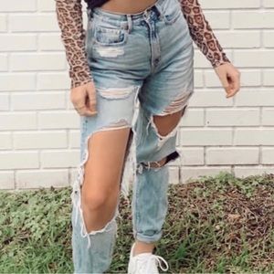 American eagle light wash high waisted ripped jeans